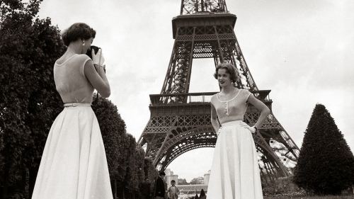 Alman turistlər Parisdə, 1955-ci il