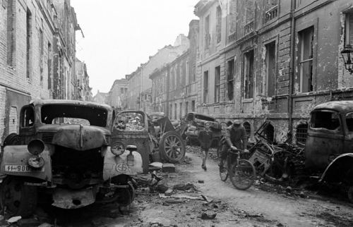 Berlin. 1945-ci ilin yayı