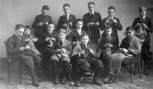 Oğlanlar üçün toxuma dərsləri, 1910-cu il