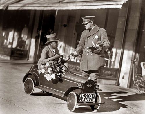 Gül sifarişlərinin xüsusi çatdırılması üçün mini avtomobil, ABŞ, 1922-ci il