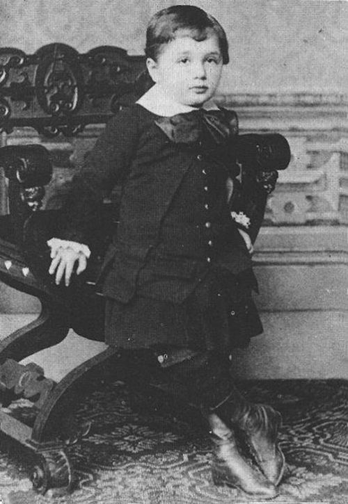 Albert Eynşteyn 3 yaşında ikən, 1882-ci il