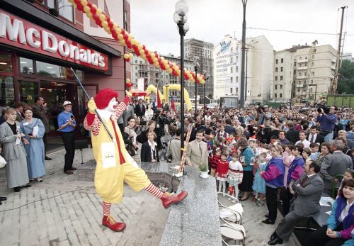 Moskvada McDonalds'ın yeni restoranının açılışı, 18 avqust 1995-ci il