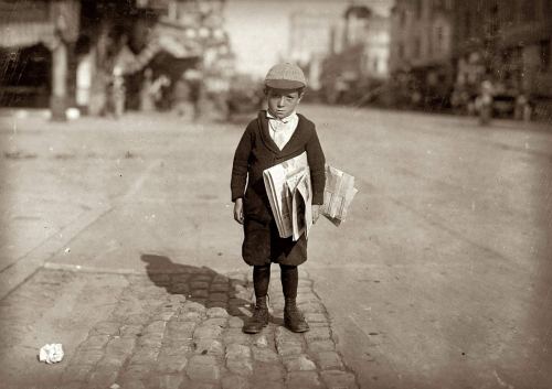 6 yaşlı qəzet satıcısı. ABŞ, 1915-ci il