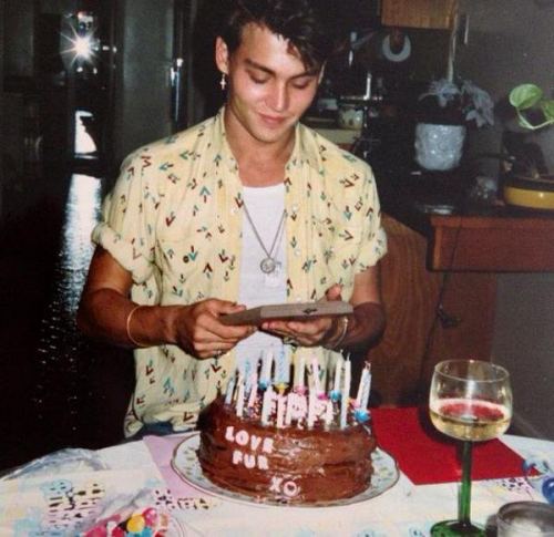 Conni Depp 20 yaşını qeyd edir, 1983-cü il