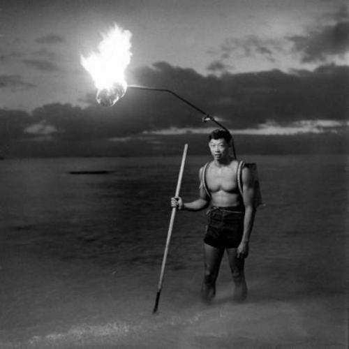 Havay adalarında gecə balıq tutarkən, 1948-ci il