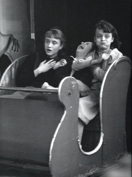 Qorxu otağından çıxandan sonra qızların emosiyaları, 1953-cü il