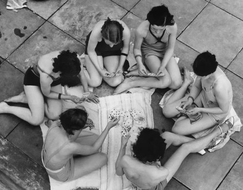 Kart oyunu oynayanlar, 1937-ci il