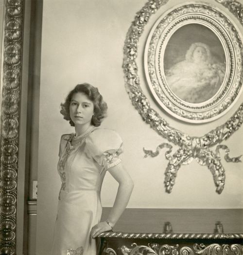 16 yaşlı II Elizabet, 1942-ci il